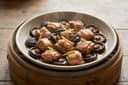 Gedämpftes Hähnchen mit Shiitake-Pilzen