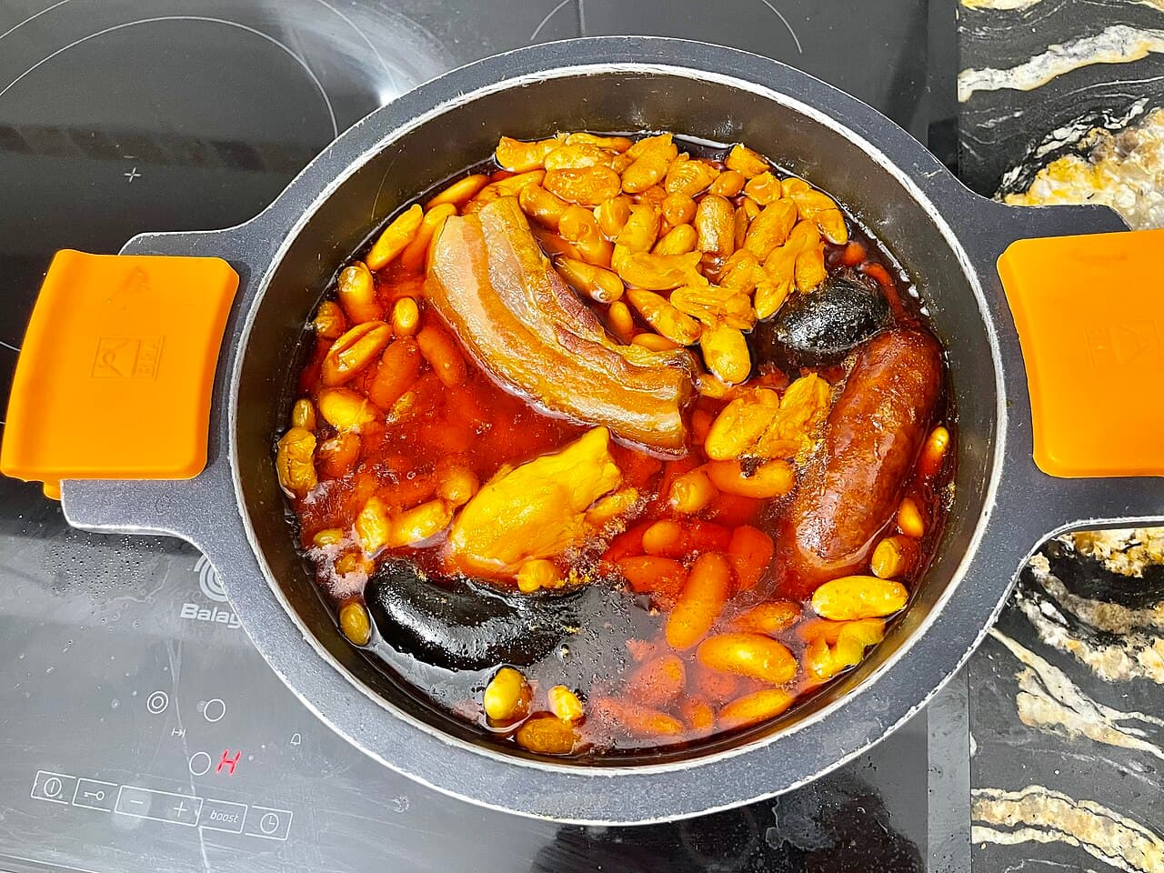 Asturyas Fabada (Asturyas Fasulye Güveci)