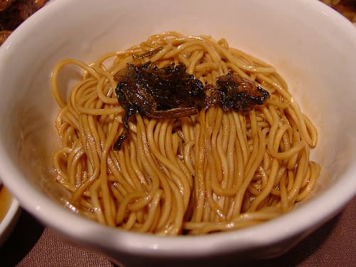 Fideos con aceite de cebolleta