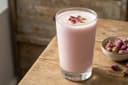 Süßer Rosen Lassi