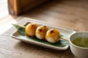 Mitarashi Dango (Reisklöße mit süßer Sojasauce)