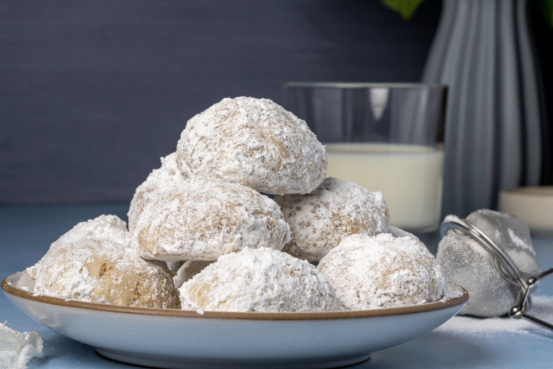 Kourabiedes: Traditional Greek Butter Cookies