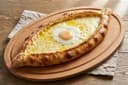 Trabzon Pidesi (Pide nach Trabzon-Art mit Ei und Butter)