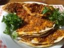 Kayseri Schichtfladenbrot mit Fleisch (Kayseri Yağlaması)