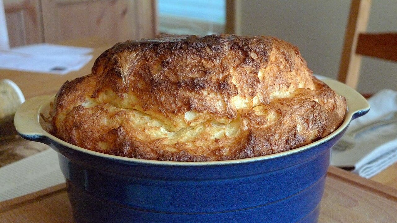 Soufflé au Fromage: Klassisches Französisches Käsesoufflé