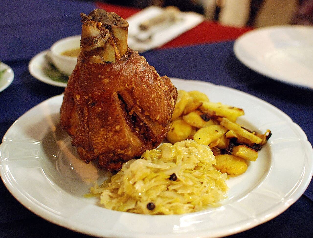 Schweinshaxe (Knusprige Bayerische Schweinshaxe)