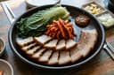 Bossam (Schweinebauch-Wraps)