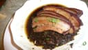 Gedämpfter Schweinebauch mit Senfkohl