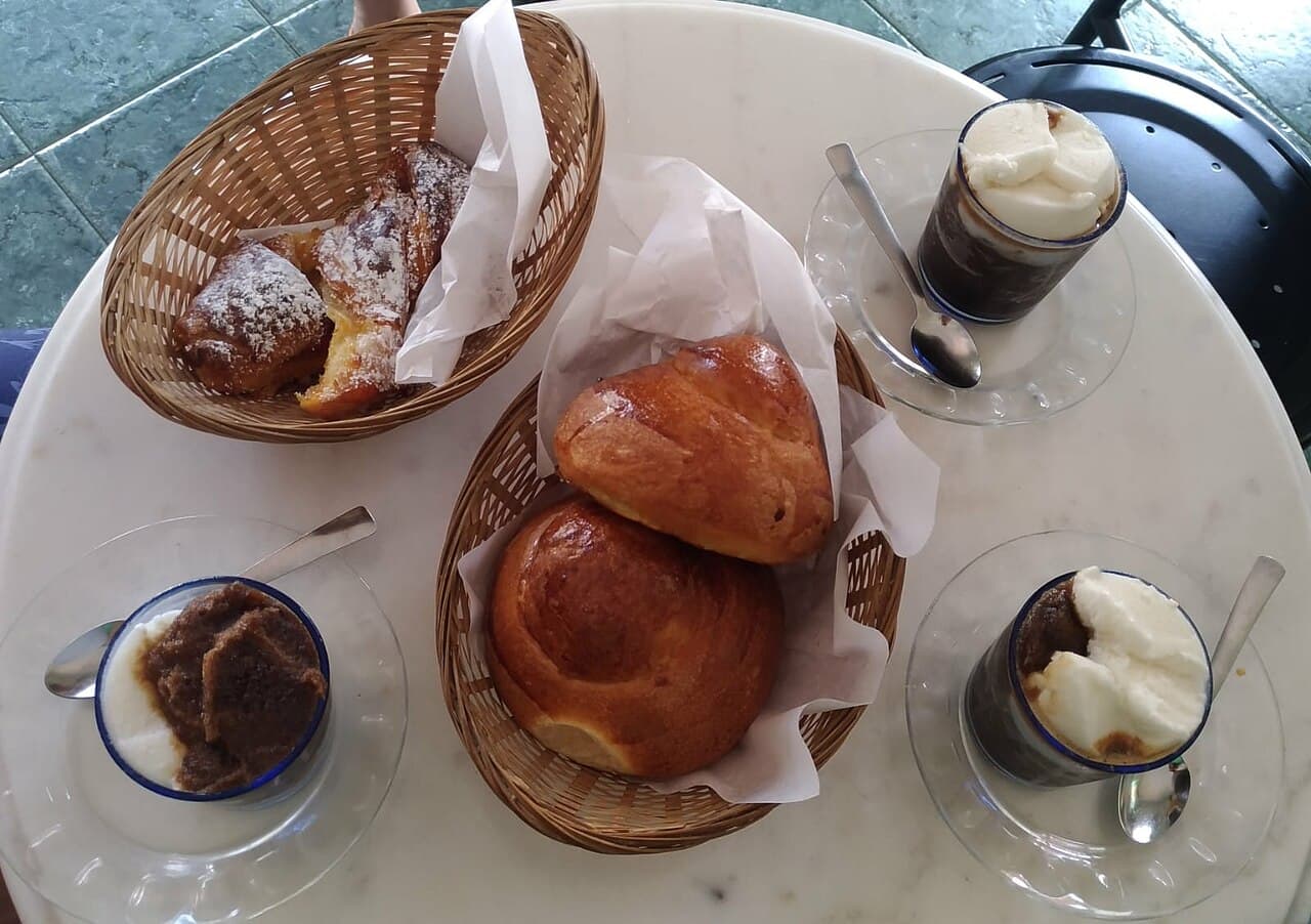 Granita al Caffè con Panna (Kaffee-Granita mit Schlagsahne)