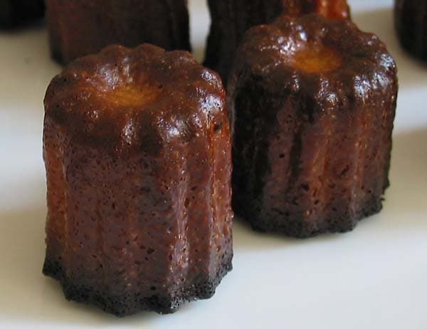Cannelés de Burdeos: Pasteles Caramelizados de Ron y Vainilla