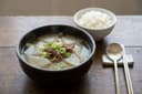 Guk-bap (Rindfleisch-Rettich-Suppe)