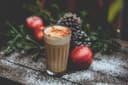 Traditioneller Wassail (Gewürztes Apfelgetränk)
