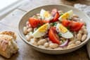 Piyaz (Türkischer Weißer Bohnensalat mit Tahini-Dressing)
