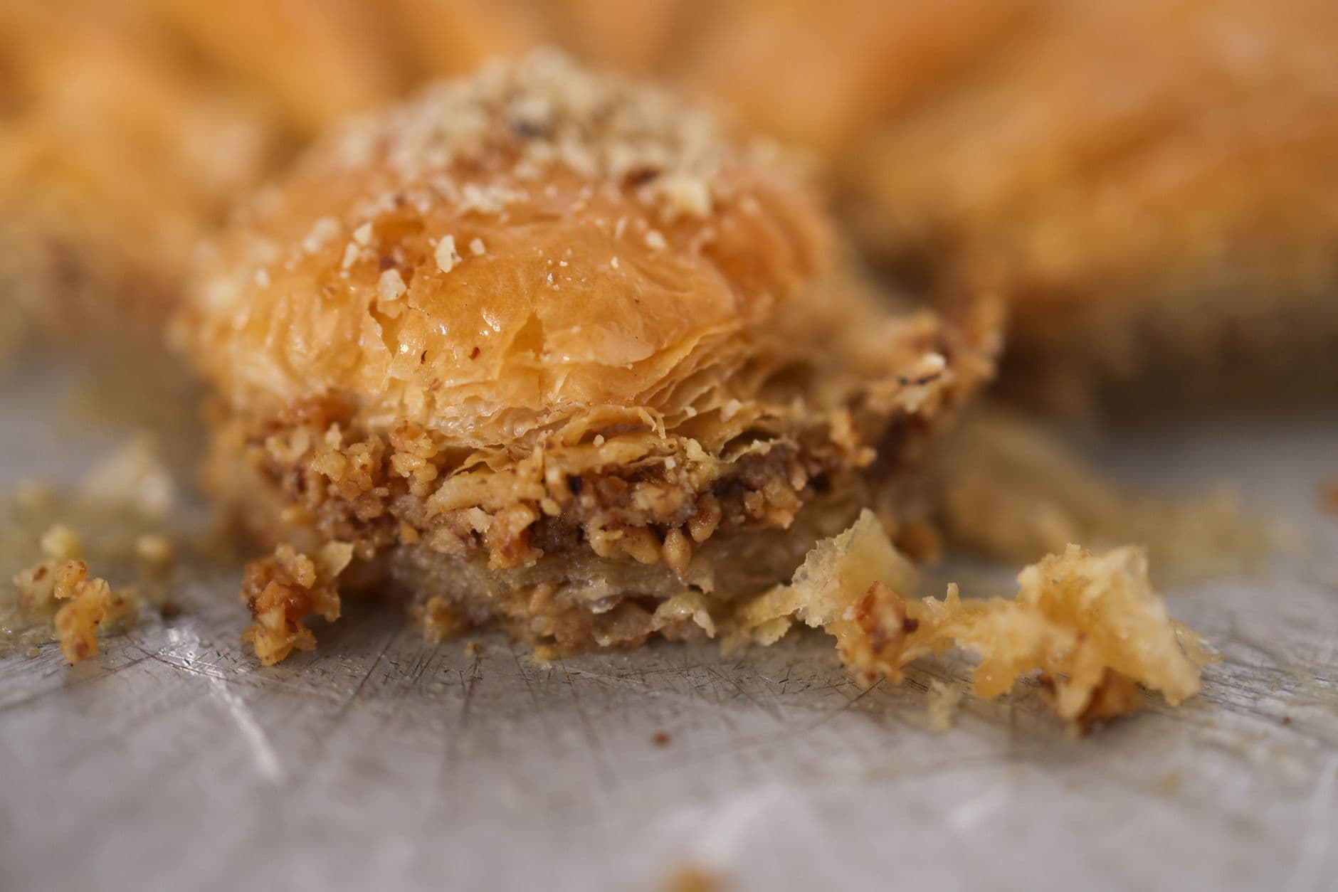 Baklava: Geleneksel Yunan Şuruplu Katmanlı Kuruyemiş Tatlısı
